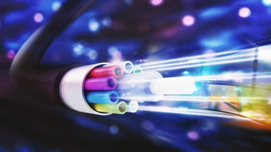 Оптоволоконный кабель способный передавать данные со скоростью 100 Гбит / с